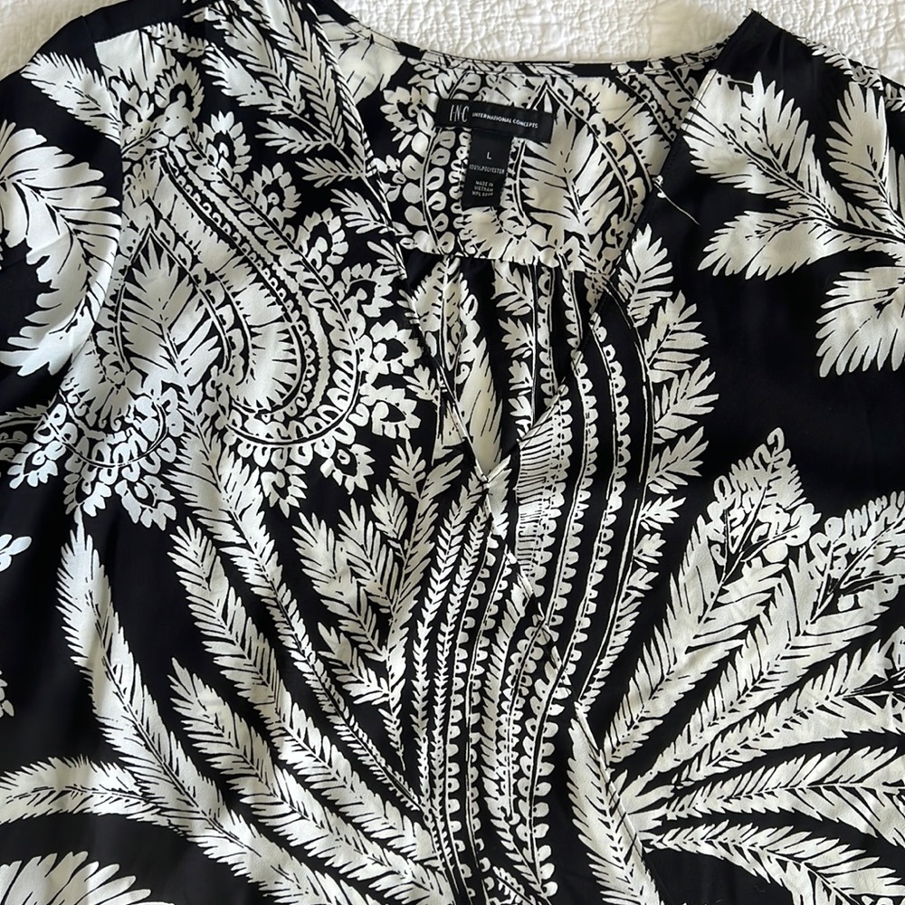 B&W INC blouse with billowy bell ish sleeves